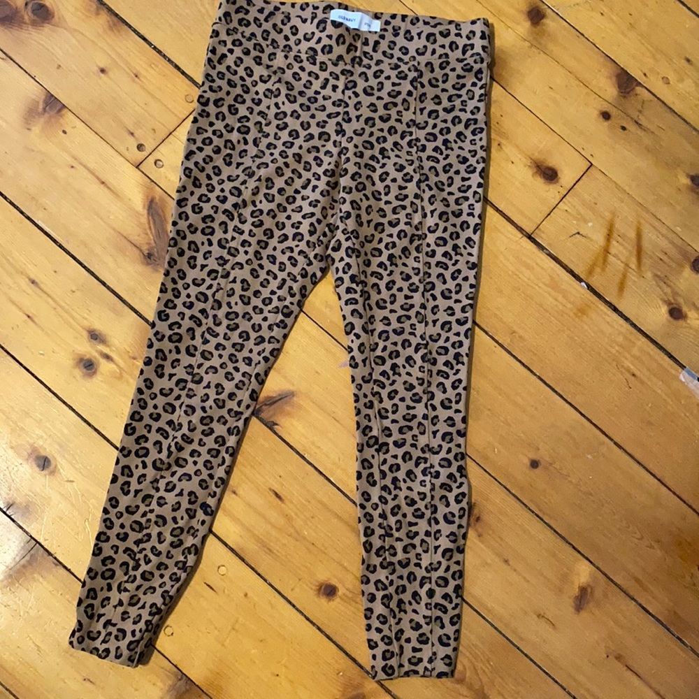 Old Navy Stevie leopard print pants Sm